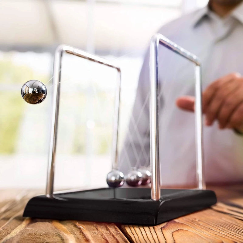 Pêndulo de Newton Para Enfeite/Decoração 13,5cm De Altura